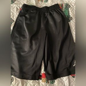 Brand:Jordan Size:L(Boys) Color:Black
